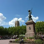 Maison De Restylée Avec Jardin, Proche Gare *
