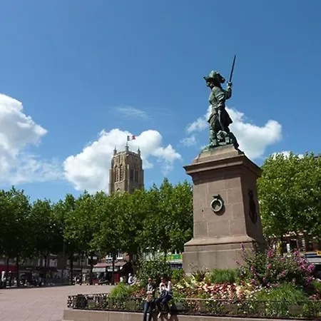 Maison De Restylee Avec Jardin, Proche Gare *