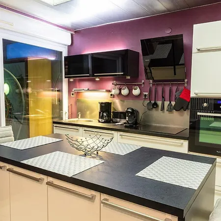 Maison De Restylee Avec Jardin, Proche Gare