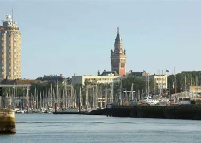 Maison De Restylée Avec Jardin, Proche Gare *