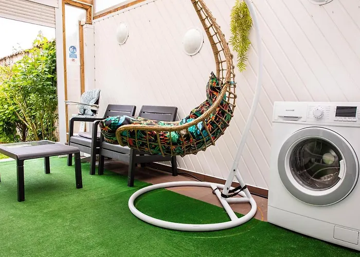 Maison De Restylée Avec Jardin, Proche Gare